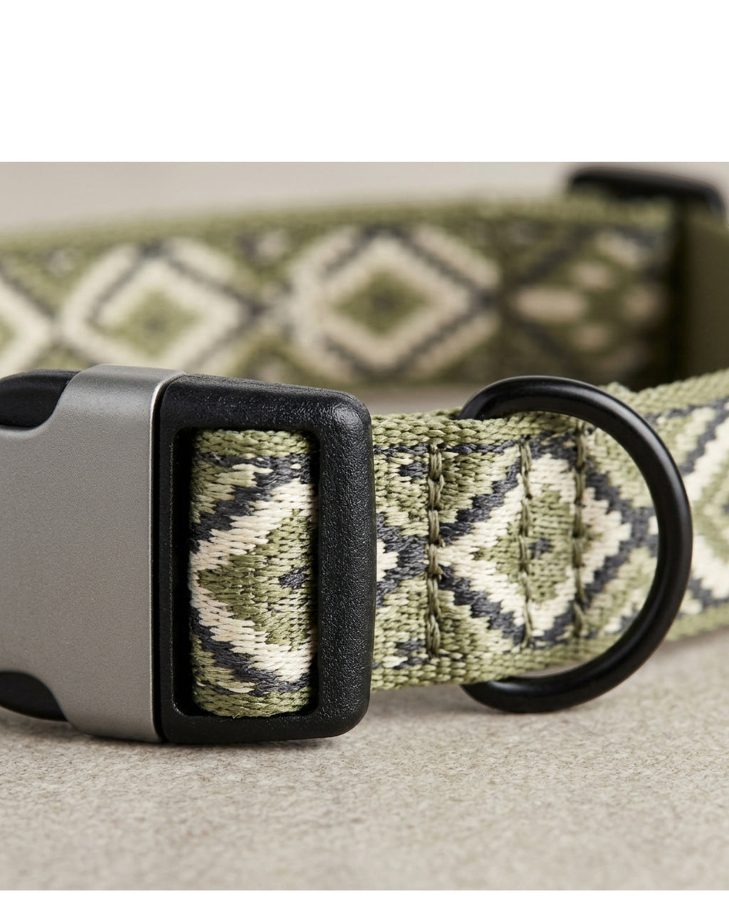 Bosey Geometric Jacquard Dog Collar 32–52 cm Moss Cream - Detail view