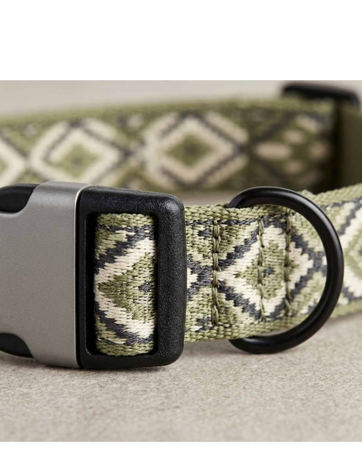 Bosey Geometric Jacquard Dog Collar 32–52 cm Moss Cream - Detail view